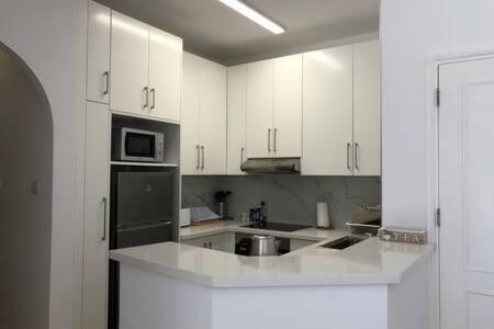 Kings Palace - Superb 2 Bed Ground Floor Apartment Pafos Exterior foto