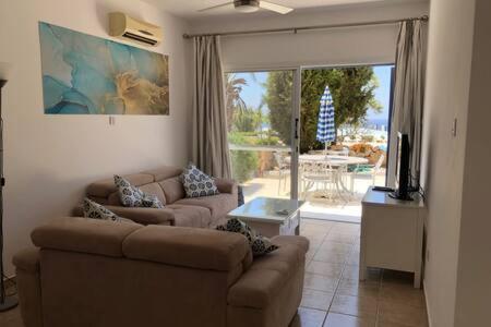Kings Palace - Superb 2 Bed Ground Floor Apartment Pafos Exterior foto