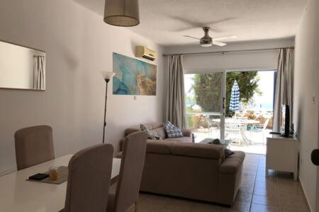 Kings Palace - Superb 2 Bed Ground Floor Apartment Pafos Exterior foto