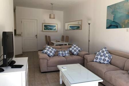 Kings Palace - Superb 2 Bed Ground Floor Apartment Pafos Exterior foto