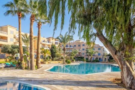 Kings Palace - Superb 2 Bed Ground Floor Apartment Pafos Exterior foto